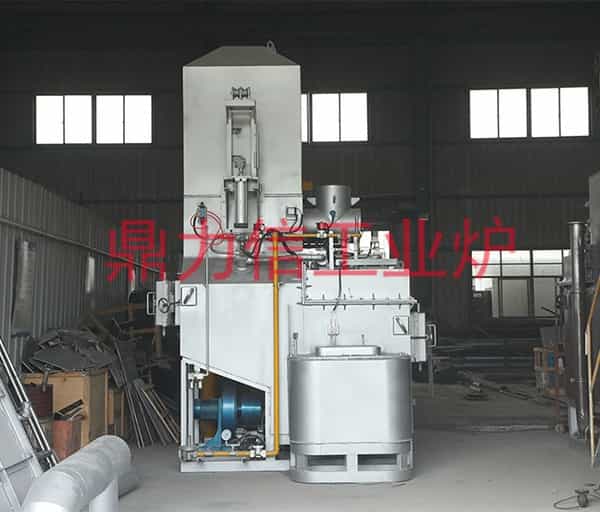 機邊熔化保溫爐