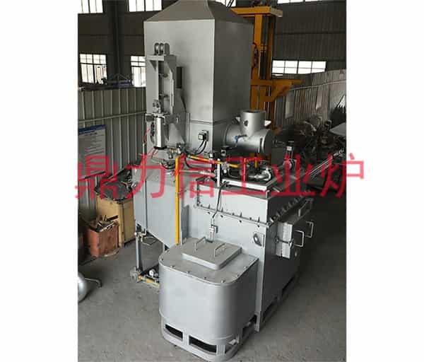 機邊熔化保溫爐