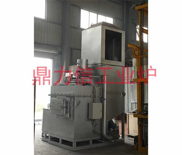 機(jī)邊熔化保溫爐