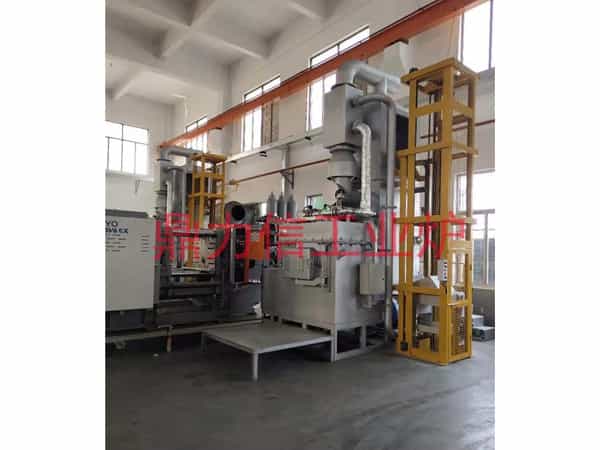 機(jī)邊熔化保溫爐