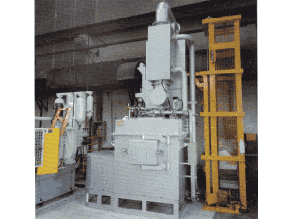 機邊熔化保溫爐